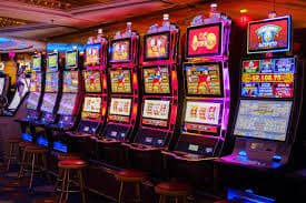 Fitur free spins Sugar Rush dengan multiplier persisten dan scatter tambahan di platform sumilangeun